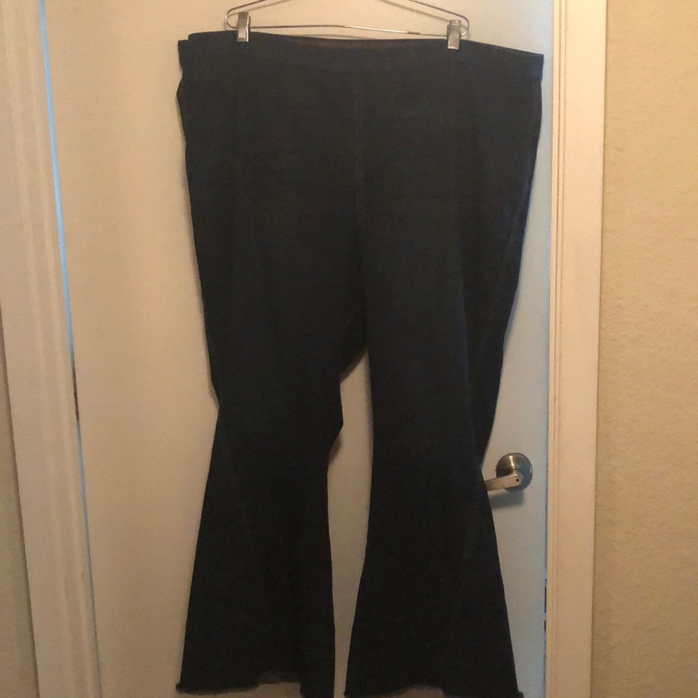 Sofia Jeans by Sofia Vegara size 28W pull on high-rise super flare jeans